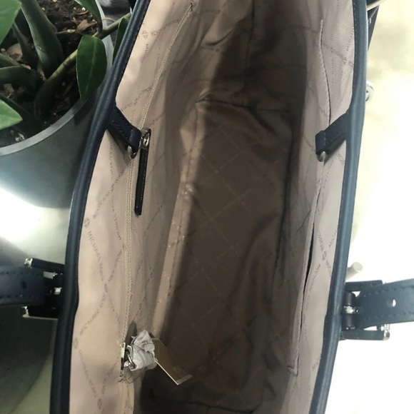 Michael Kors Jet Set Carryall Tote Navy Patent - Picture 7 of 11